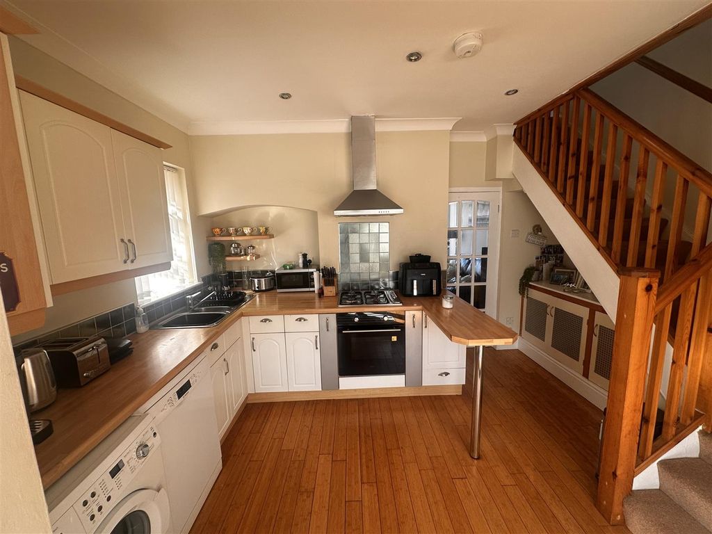 Property photo 2 of 18 Kitchen