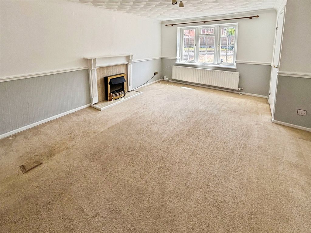 Property photo 3 of 17 Lounge
