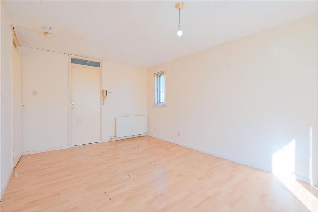 Property photo 2 of 12 Lounge