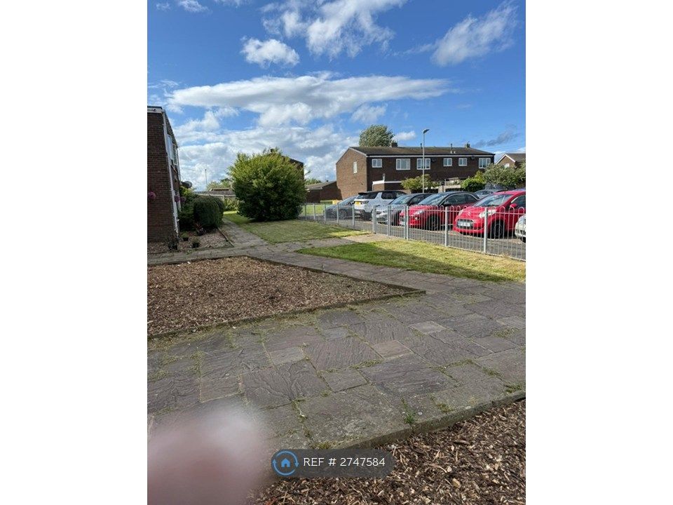 Property photo 2 of 6 Parking