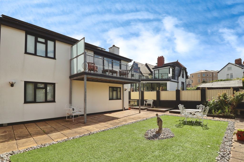 Property photo 2 of 31