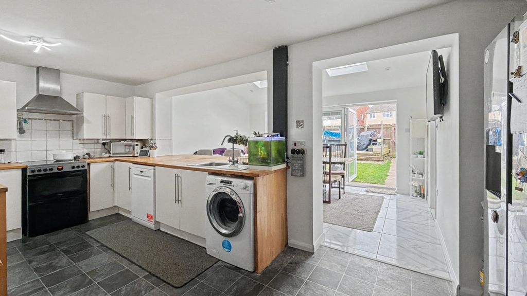 Property photo 2 of 15 4874651