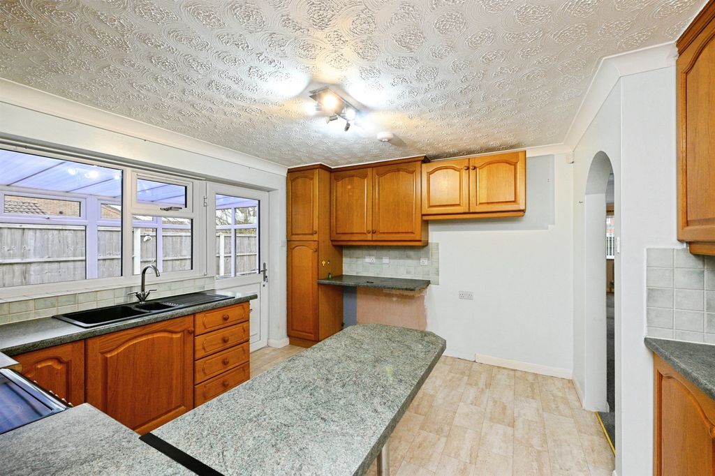 Property photo 3 of 25