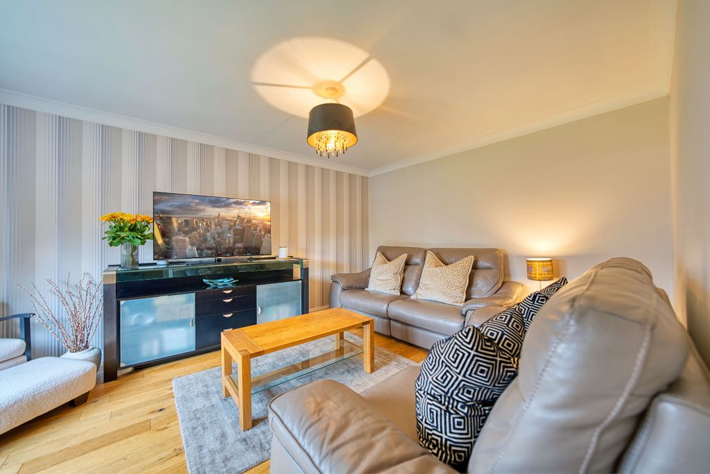 Property photo 3 of 41