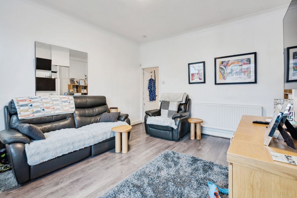 Property photo 2 of 18 Pbox-Img.Jpg