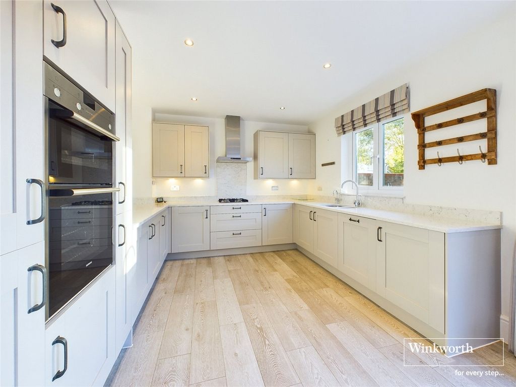 Property photo 3 of 27 Picture No. 02