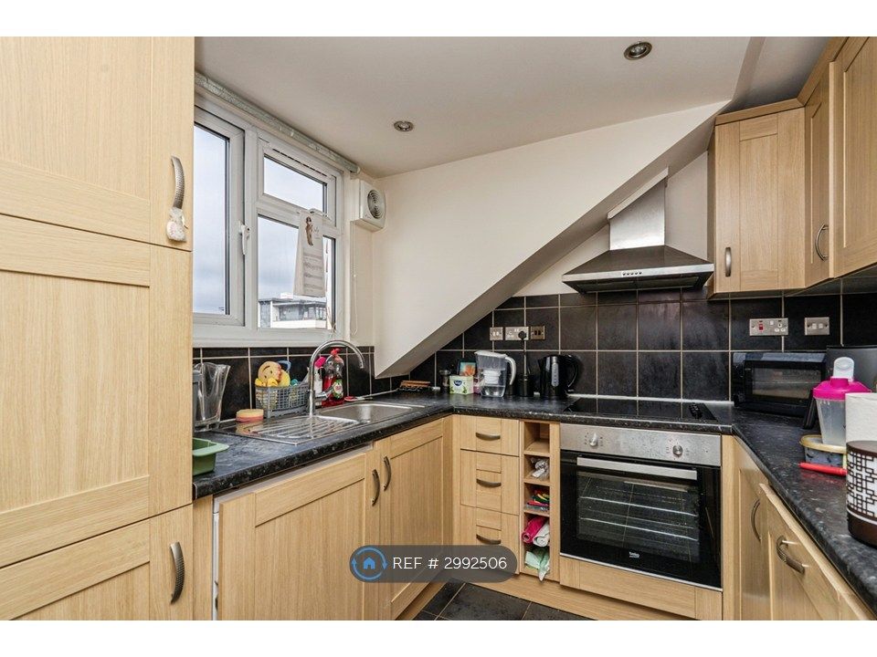 Property photo 2 of 10 Kitchen
