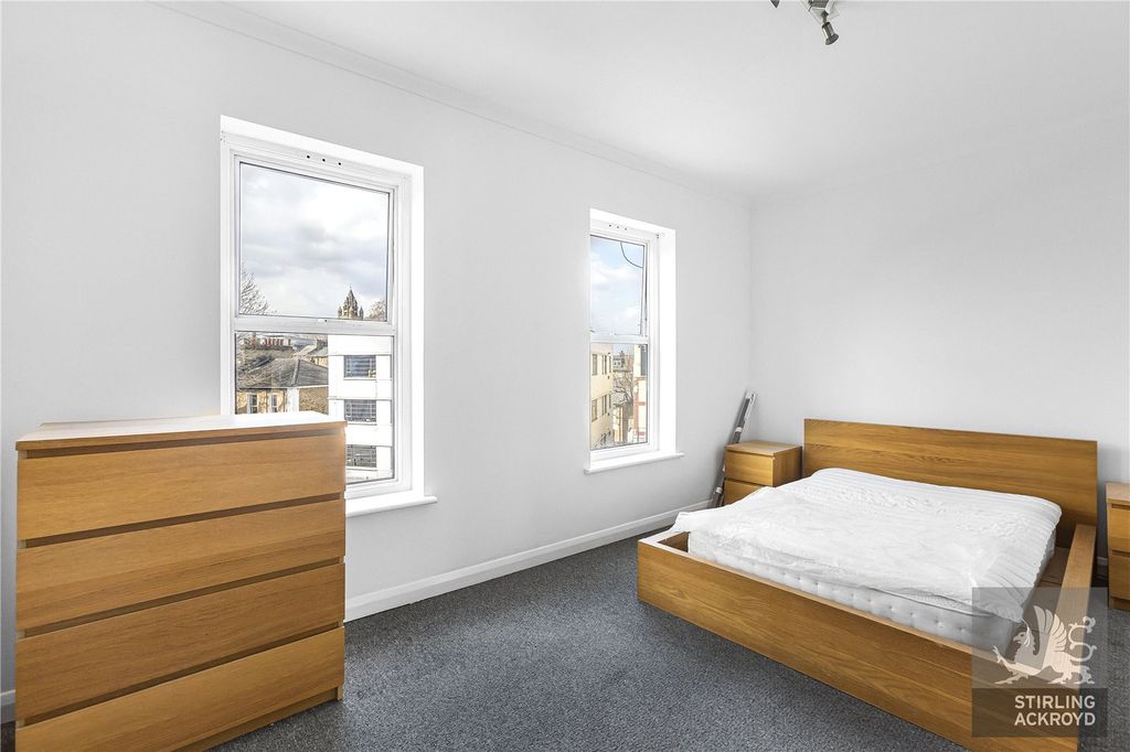 Property photo 2 of 8 Bedroom