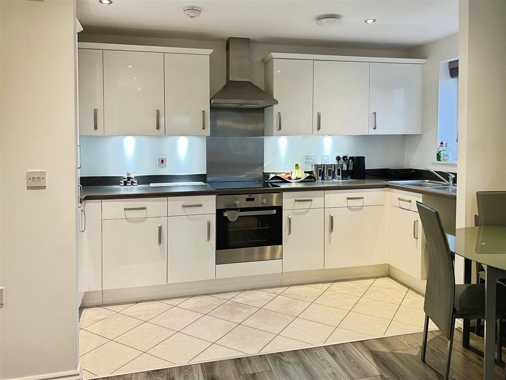 Property photo 3 of 17 Kitchen