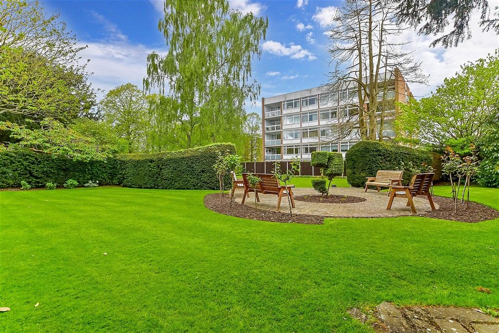 Property photo 1 of 10 Communal Gardens