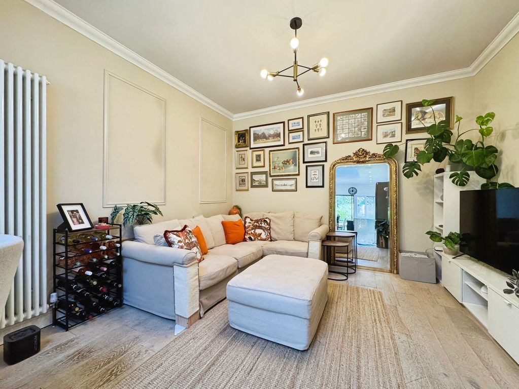 Property photo 2 of 14 Lounge