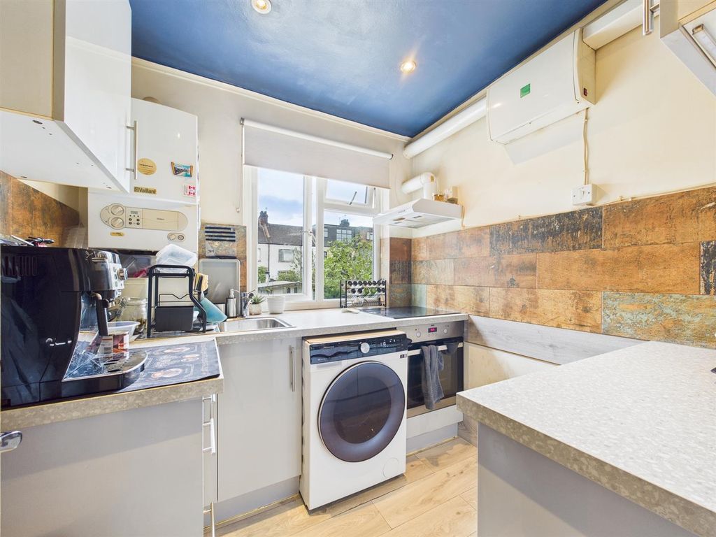 Property photo 2 of 17 Cam01358G0-Pr0181-Still002.Jpg