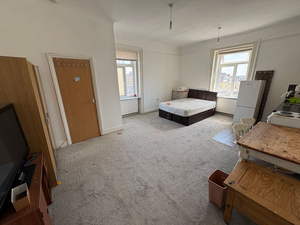 Property photo 1 of 3