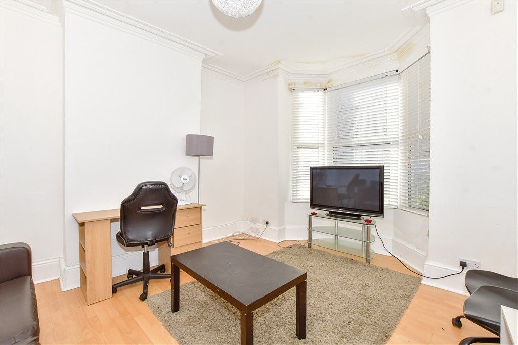 Property photo 3 of 7 Lounge