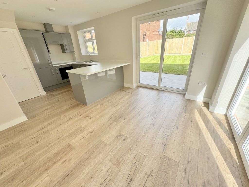 Property photo 2 of 26