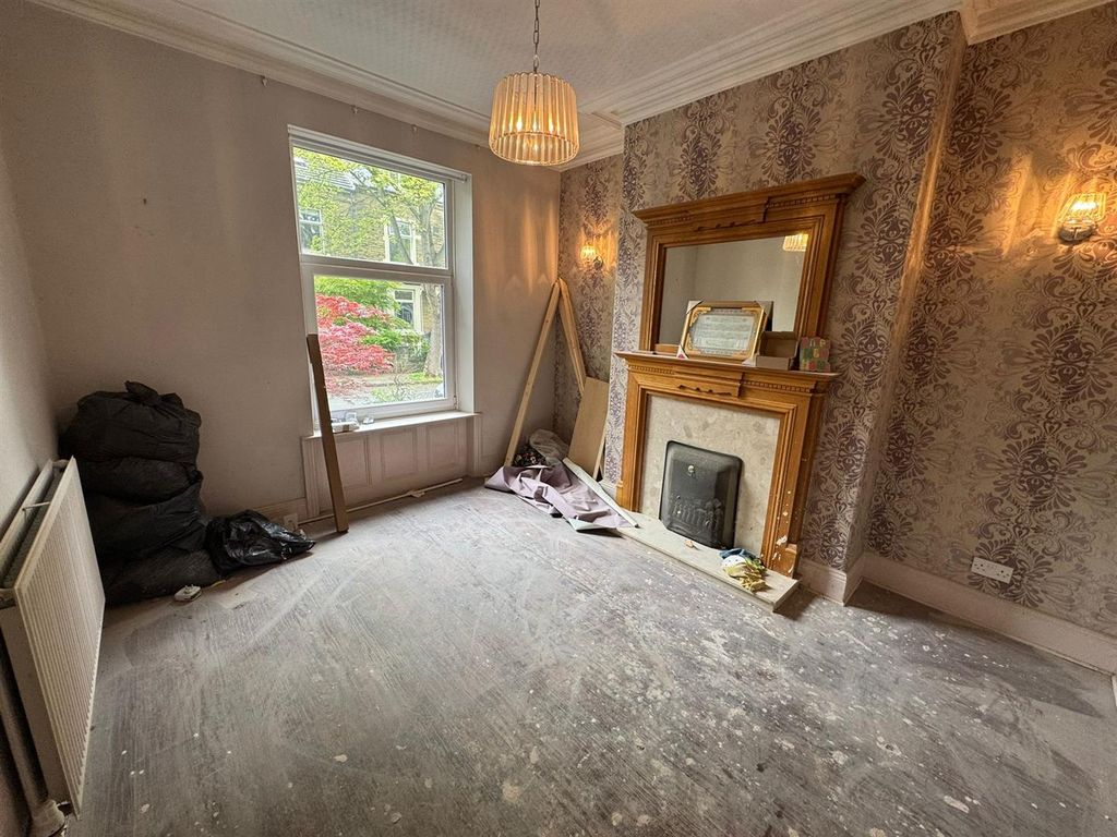 Property photo 2 of 15 Lounge