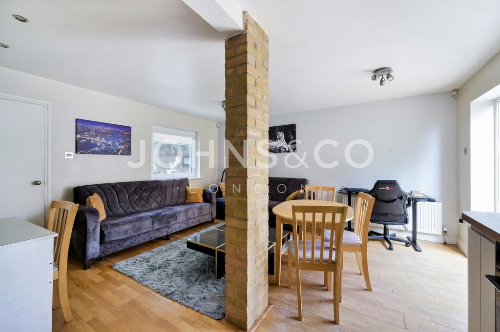 Property photo 3 of 12