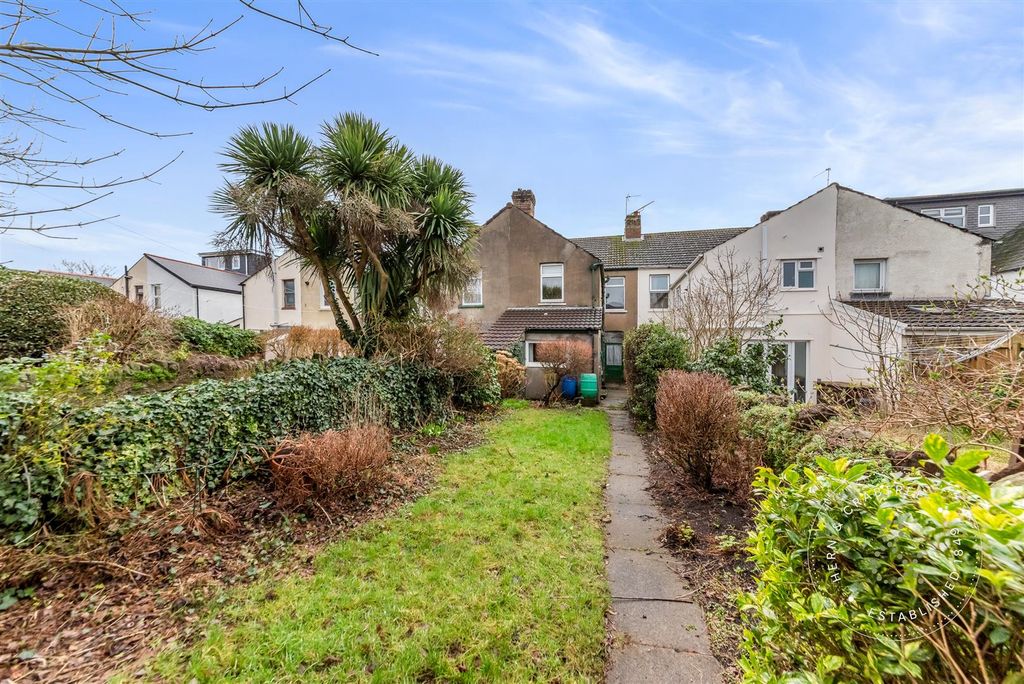 Property photo 2 of 25 Llanfair-Road-24.Jpg