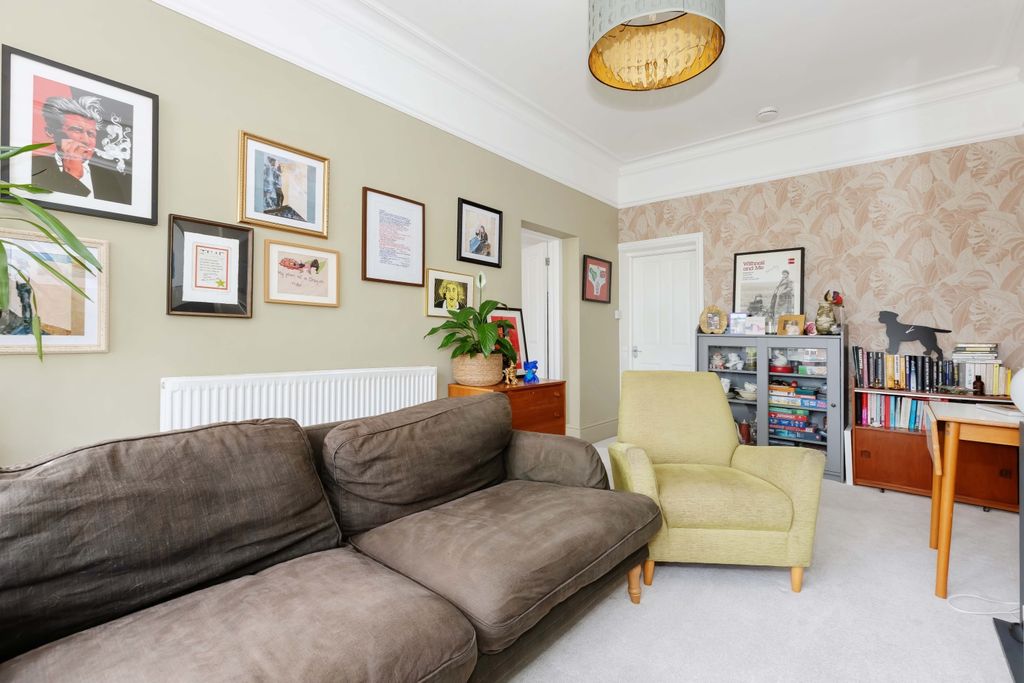 Property photo 2 of 16 Winchester Rd_7