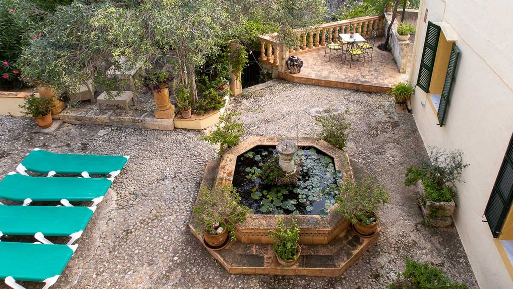 Property photo 2 of 40 77882 Small-2.Jpg