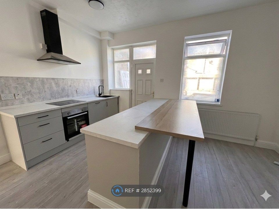 Property photo 1 of 8 Kitchen