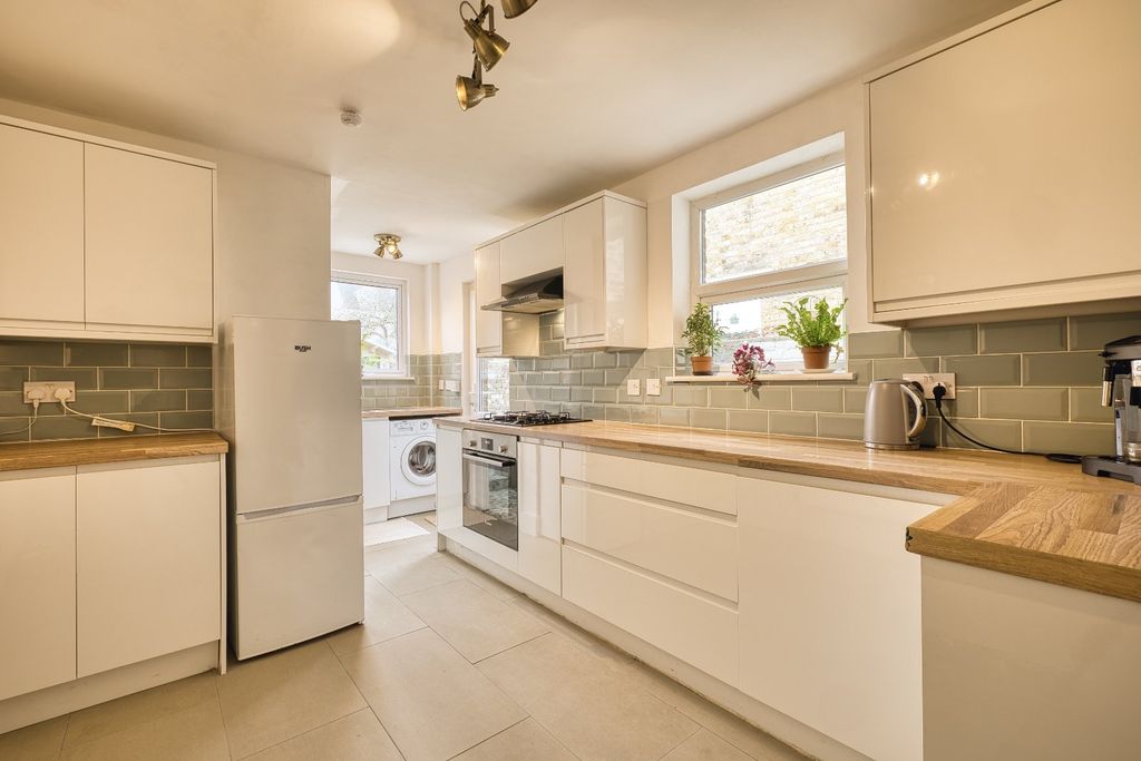 Property photo 3 of 17 Picture 3