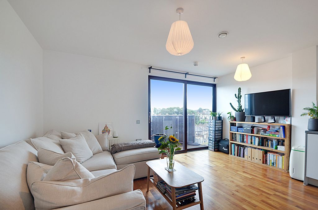 Property photo 1 of 16 Reception