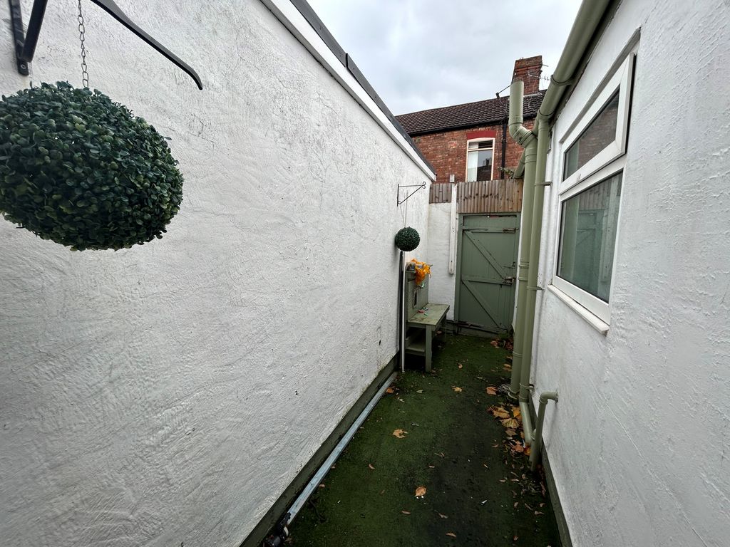 Property photo 2 of 6 Terrace