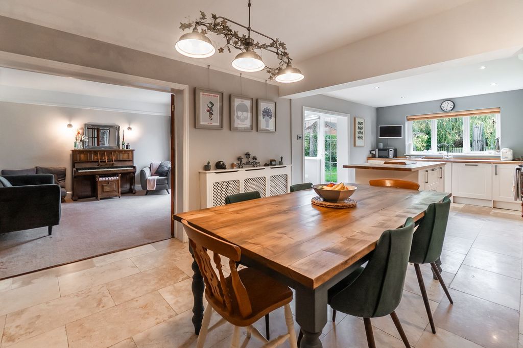 Property photo 2 of 62