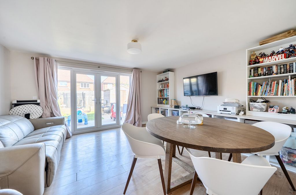 Property photo 3 of 15 1447147-11-69E9F9...