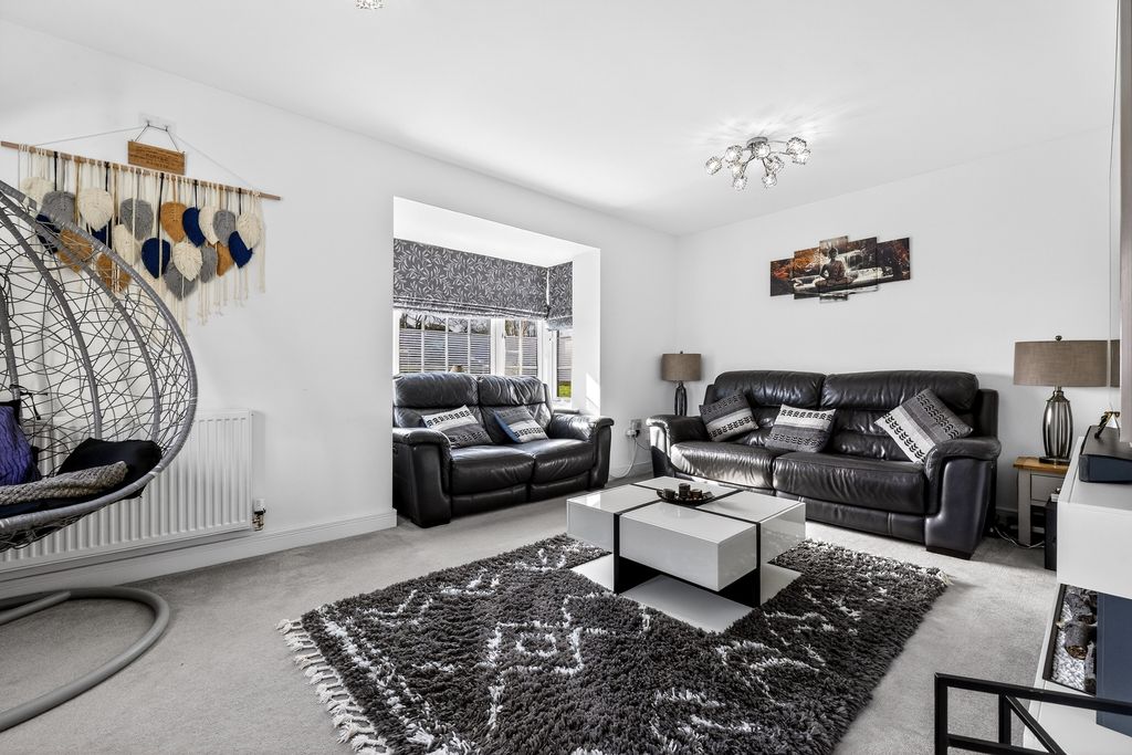 Property photo 3 of 20 Living Room