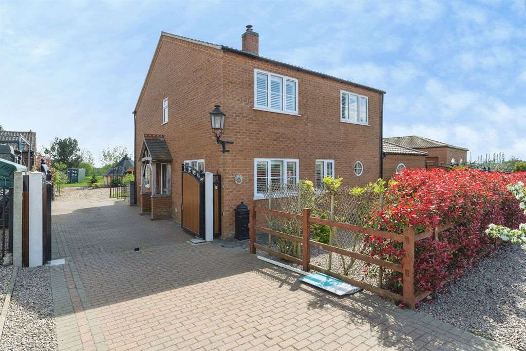 Property photo 1 of 24