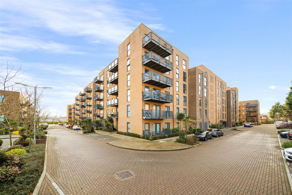 Property photo 3 of 15 Lambourne House-21.Jpg