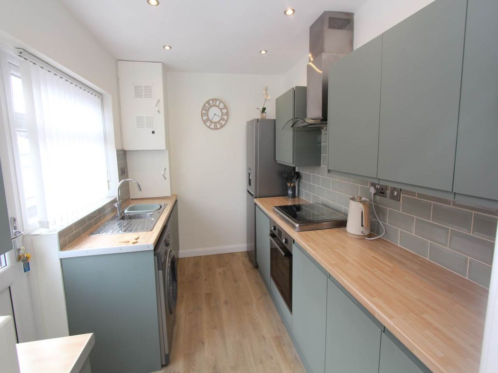 Property photo 2 of 12 Kitchen