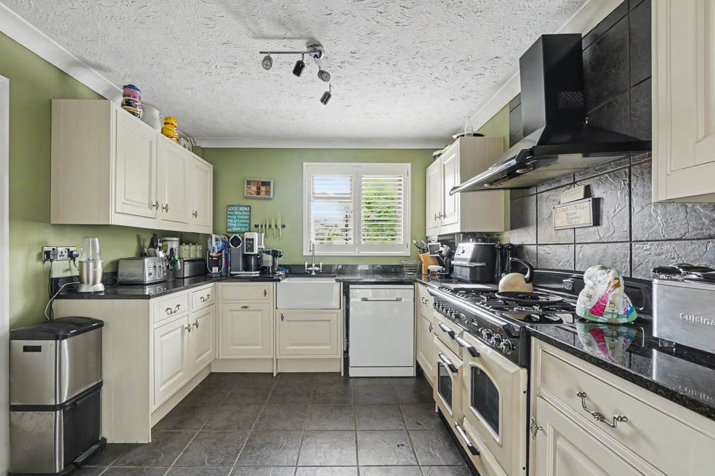 Property photo 3 of 24
