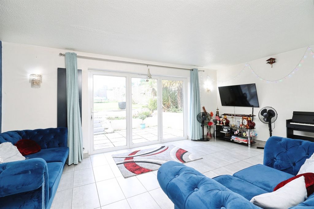 Property photo 3 of 18