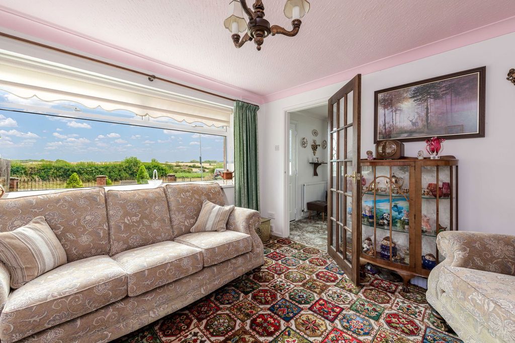 Property photo 2 of 28