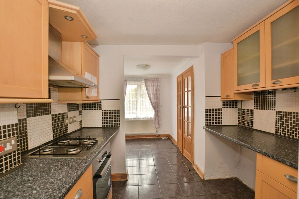 Property photo 3 of 12 Kitchen