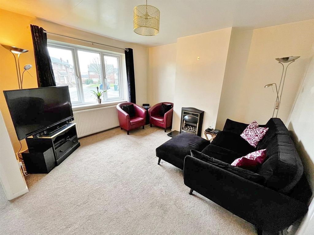 Property photo 2 of 9 Lounge