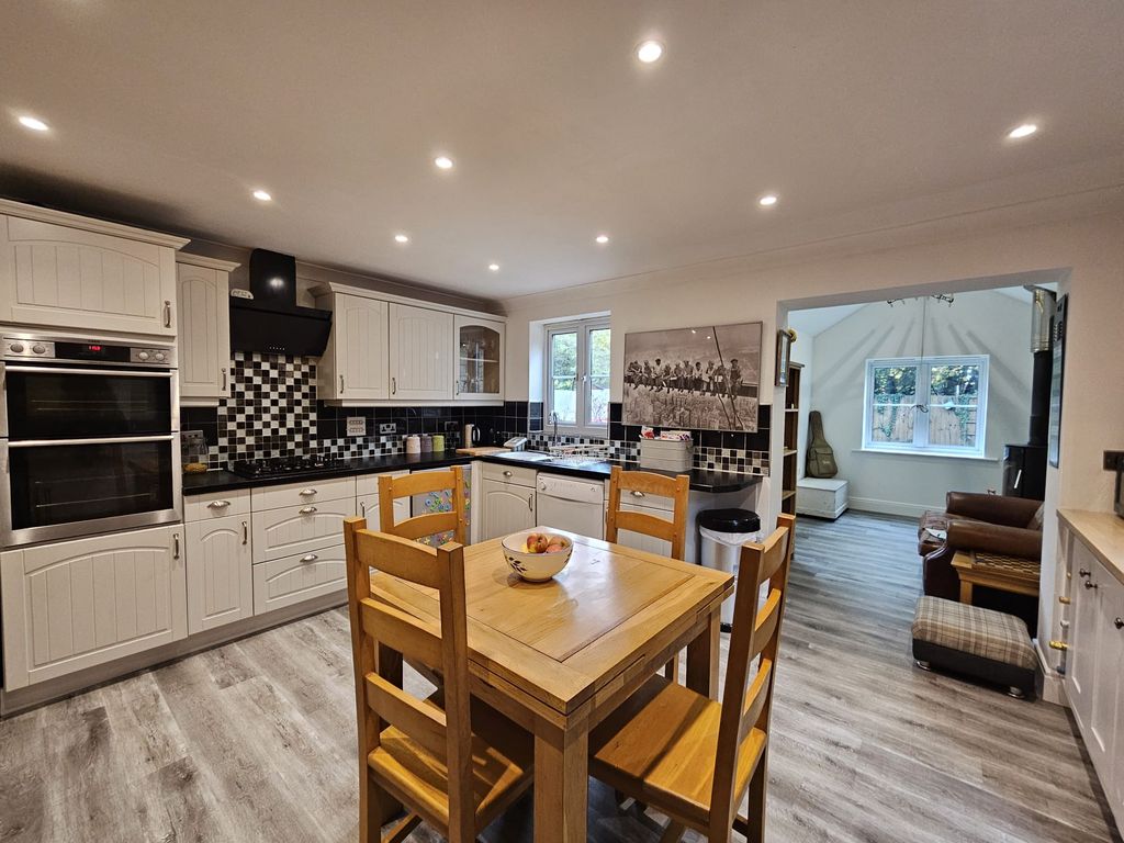 Property photo 3 of 23