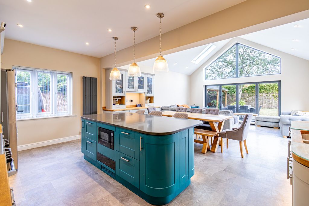 Property photo 3 of 37 4480356