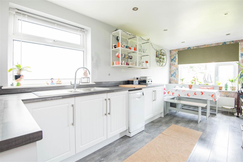 Property photo 3 of 22 Kitchen