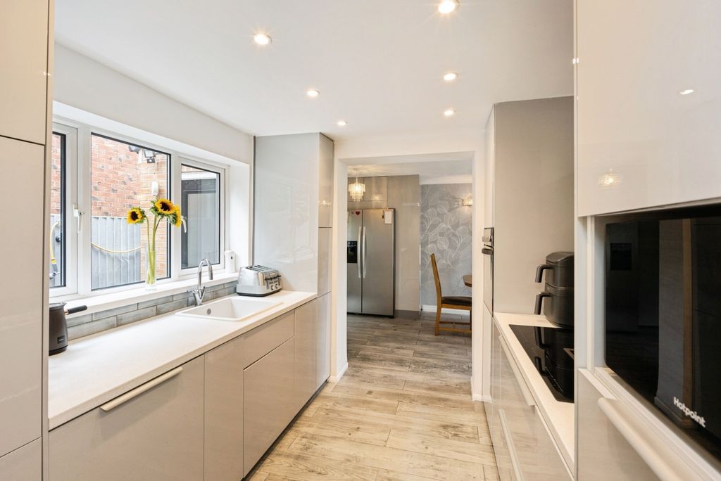 Property photo 3 of 22 Pbox-Img.Jpg