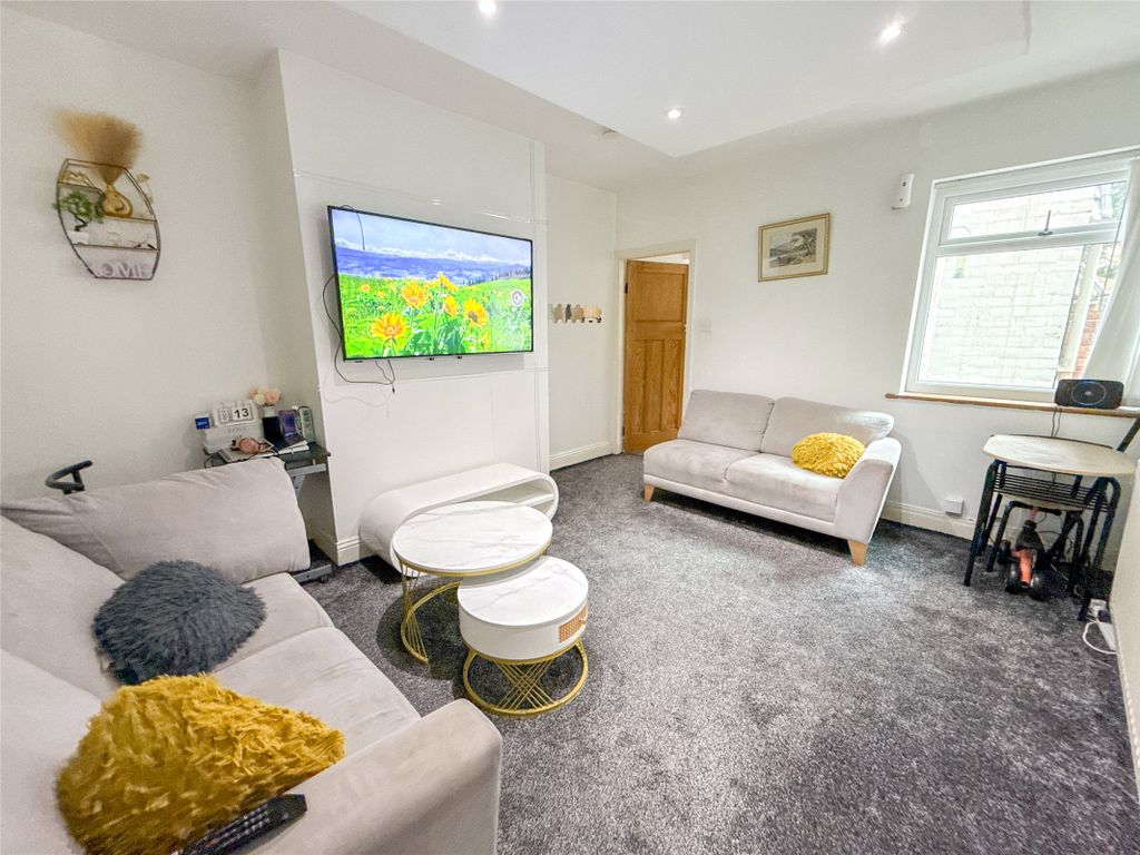 Property photo 2 of 16 Lounge