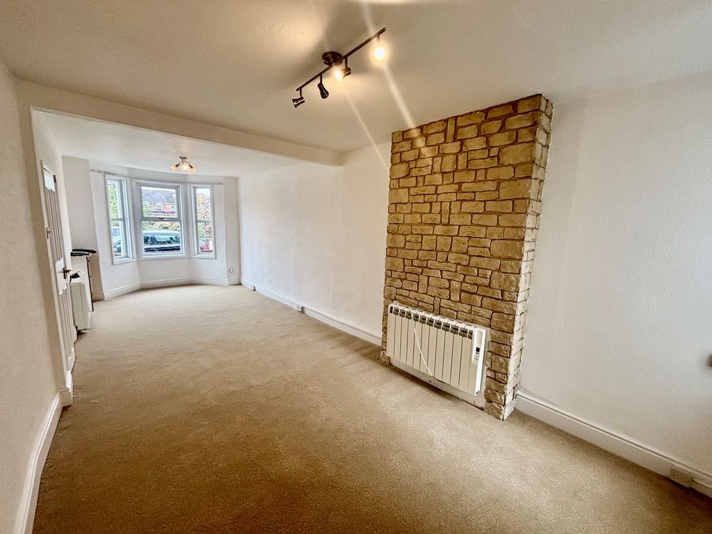 Property photo 3 of 10 Living Room