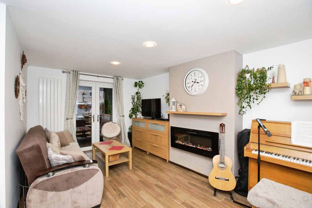 Property photo 3 of 20 Set1-3