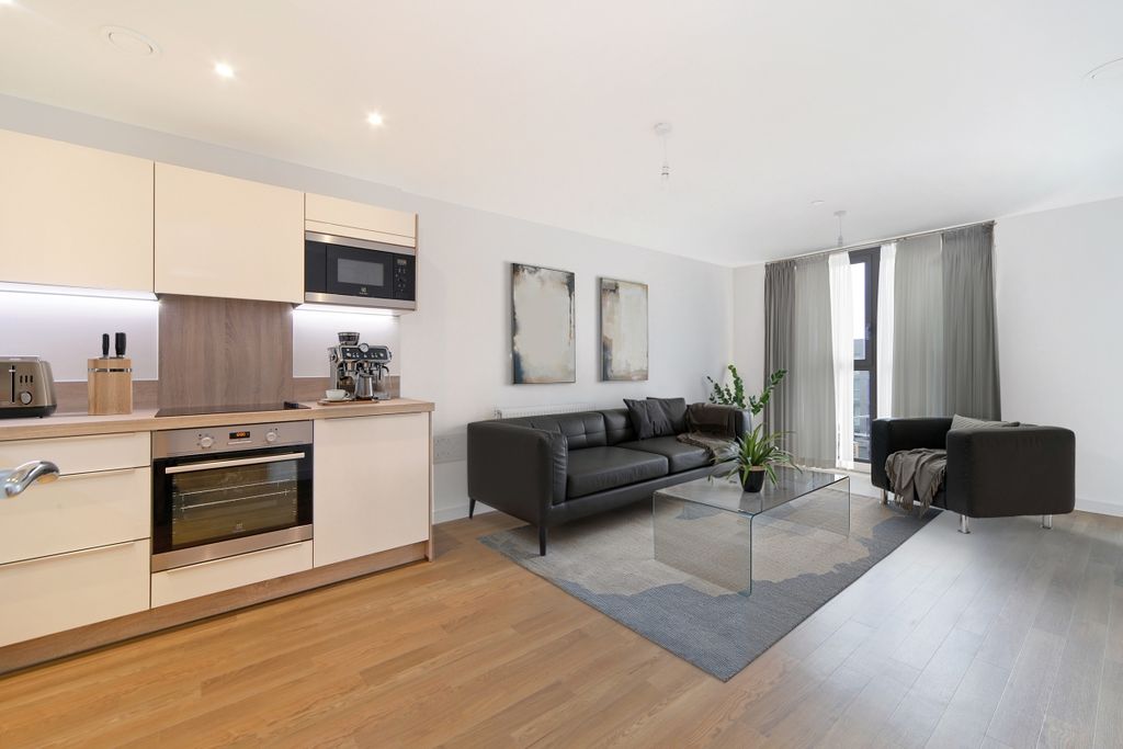 Property photo 2 of 8 Property_4F14___J...