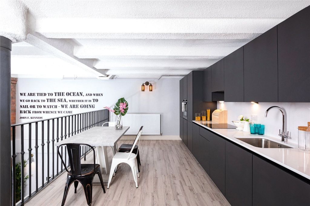 Property photo 3 of 8 Picture No. 04