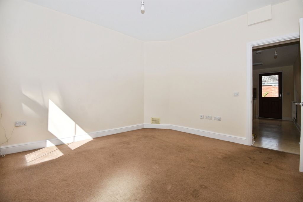 Property photo 2 of 10 Living Room