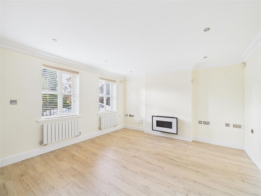 Property photo 2 of 10 Cam03303G0-Pr0240-Still006.Jpg